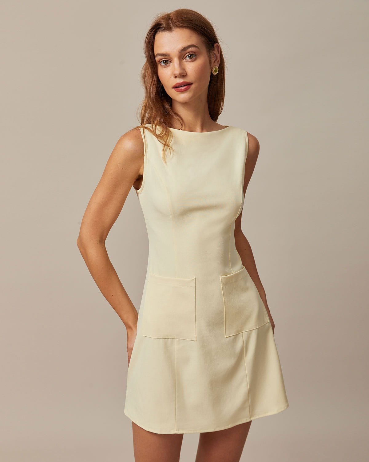 De gele boot-hals cut-out minijurk