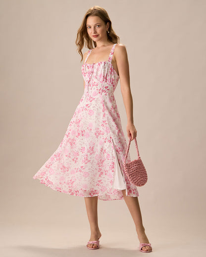 De roze midijurk met vierkante hals, bloemenprint en ruches