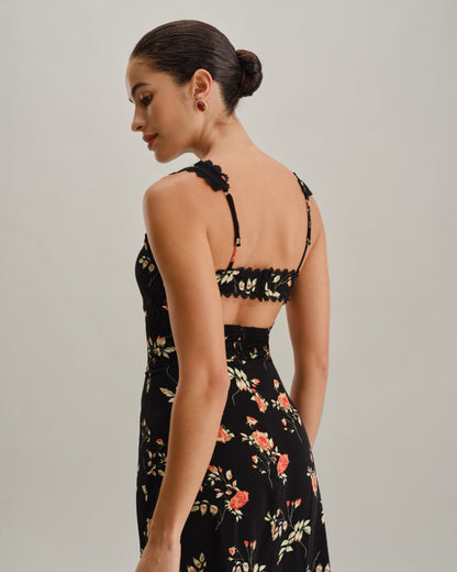 Zwart bloemenjurk met ruches en spaghetti bandjes in maxi-lengte