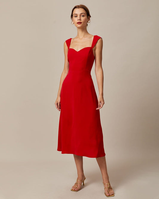 De rode midi-jurk met sweetheart-hals en capmouwtjes
