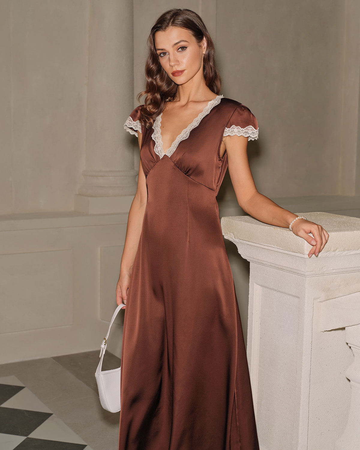 Bruine Satijn V-hals Kant Maxi-jurk